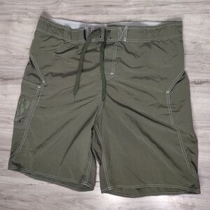 Body glove Olive Green Cargo Shorts size L pre owned good condition